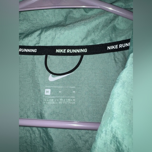 Nike Swoosh Women's Dri-FIT Running Jacket - Picture 3 of 5